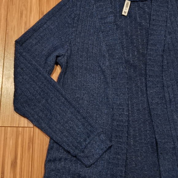NWOT Grecerelle Blue Women's Sweater - Picture 4 of 10